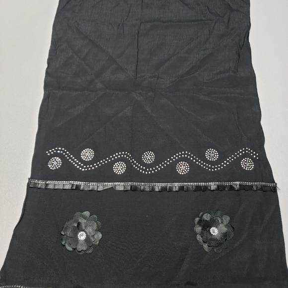 Accessories - Unbranded black and silver scarf with flowers